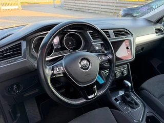 Volkswagen Tiguan 1.5 TSI ACT Highline Business R / Pano / 2x Massage / ACC / Trekhaak / Zeer kompleet ! / 21