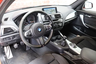 BMW 1 Series 118i Executive M Sport Pakket 5 deurs / Navigatie Professional / LED / Trekhaak / 18 Inch / Climate Control / Hifi / Parkeersensoren / Cruise Control / Extra Getint Glas / Bluetooth / Shadow Line / 13