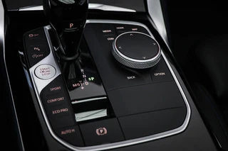 BMW 2-serie Coupé M240i xDrive High Executive | SCHUIFDAK | HARMAN KARDON | HEAD UP | DRAADLOZE LADER / 41