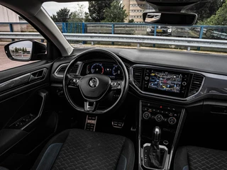 Volkswagen T-Roc 1.5 TSI 150 PK DSG Style IQ.DRIVE | Trekhaak | Virtual Cockpit | LED | ACC | Camera | Dodehoekdetectie | Stoel-/Stuurverwarming | Navigatie | Apple CarPlay/Android Auto | 18" / 14
