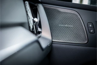 Volvo XC60 2.0 Recharge T8 AWD R-Design  Crystal Parelmoer Harman Kardon Memory Camera / 13