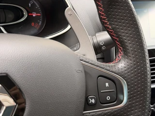 Renault Clio 1.6 R.S. Trophy 220PK 18'' LED Navi Cruise Clima / 19