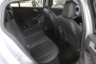 Ford Focus Wagon 1.0 EcoBoost Hybrid ST Line X  | Leder UNIEK! | Head-up | Adaptieve cruise | Trekhaak | Winterpack / 43
