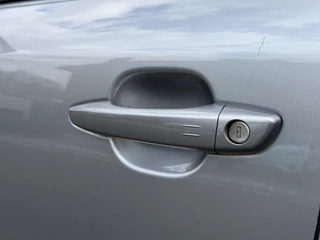 Peugeot e-2008 GT Pack 50 kWh 136PK Automaat Navigatie, Achteruitrijcamera, Keyless, Stoelverwarming, Adaptieve Cruise Control / 8