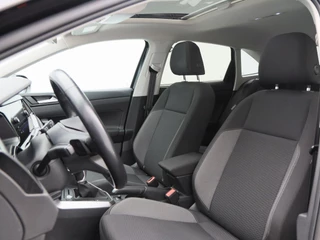 Volkswagen Taigo 1.0 TSi 110 Pk Automaat Life Business | Panorama dak | Adaptive cruise | Stoelverwarming | Trekhaak | CarPlay | 17 Inch | 86.564 Km !! / 8
