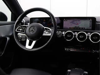 Mercedes-Benz A-Klasse 220 Launch Edition  | Widescreen | Camera | Org. NL / 17