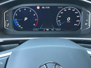 Volkswagen T-Roc 1.5 TSI 150pk DSG R-Line Camera | Keyless | Elek. Achterklep | Dode hoek | Rijklaar incl. 1 jaar Bovag garantie / 13