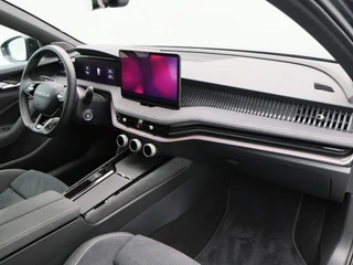 Skoda Superb Combi 1.5 TSi 204 Pk PHEV Sportline Business | Trekhaak | Carplay | Canton Audio | Head-up Display | Panoramadak | Virtual Cockpit | Adaptive Cruise | 19 Inch / 45