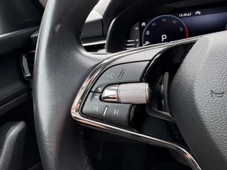 Škoda Kamiq 1.0 TSi DSG 110pk Business Edition  NAVI/CARPLAY/VIRTUAL/CLIMA/CRUISE/PDC/STOELVERWARMING / 38