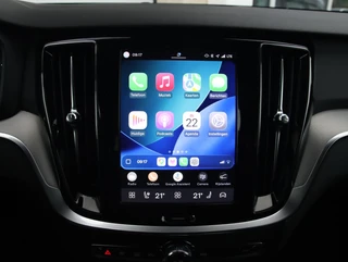 Volvo V60 2.0 T6 Plug-in hybrid AWD Ultra Bright | SOH 99% | Long Range / 16