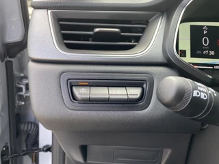RENAULT Captur TCe 1.3 Mild Hybrid 140pk Techno / 21