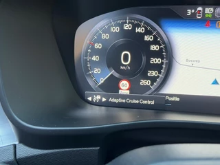 Volvo XC40 1.5 T5 Plus Dark | H/K Memory | Pilot Assist | 360 | Stoel/Stu / 12