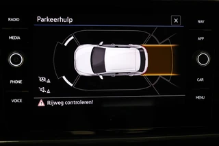 Volkswagen T-Roc 1.5 TSI Style | IQ LIGHT | STOELVERWARMING | CLIMA | APP CONNECT | DAB | PDC / 11