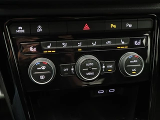 Volkswagen T-Roc 1.5 TSi 150 Pk Automaat Sport Business R-Line | Black Style | Camera | Stoelverwarming | Adaptive Cruise | Navigatie | CarPlay | Climatronic | 18 Inch | 89.335 Km !! / 29