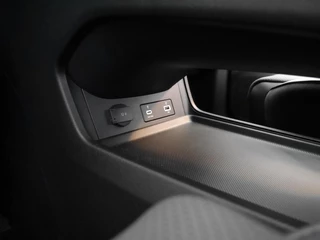 Leapmotor C10 Design 69.9 kWh | Demo | Diverse kleuren leverbaar | 1500 kg trekgewicht | Wltp 420 km | Stuurverwarming | Stoelverwarming en koeling | Elektrisch verstelbare voorstoelen | Navigatie | Keyless entry & start | 20 inch lichtmetalen velgen | Led verlichting / 38