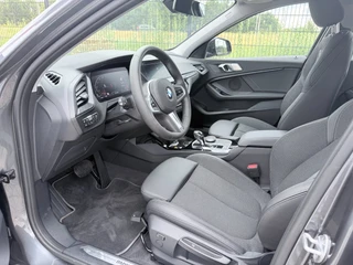 BMW 1-serie 118i Executive Edition | Carplay | PDC | Navi | Sportstuur / 13