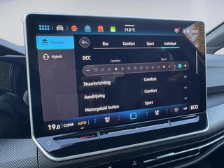 Volkswagen Golf 1.5 eHybrid GTE / 5JR Garantie / Pano / Leer / Trekhaak / Matrix / Keyless / DCC / HUD / 30