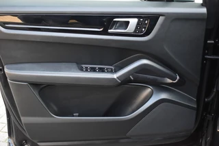 Porsche Cayenne 3.0 E-HYBRID NL AUTO / P.DAK / ADAP. CRUISE / 24