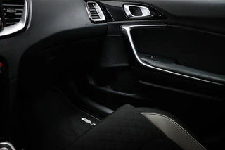 Kia ProCeed 1.5 T-GDI GT-Line | CAMERA | CLIMATE CONTROL / 35
