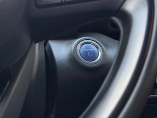 Toyota Yaris 1.5 Hybrid Executive APPLE/ANDROID AUTO LM-VELGEN CLIMA PARK-SENSOR / 20