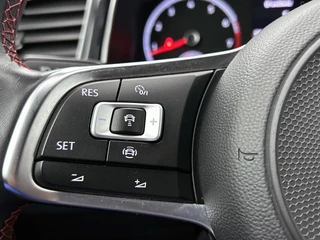 Volkswagen T-ROC 1.5 TSI Sport | Camera | Adaptive Cruise | Stoelverwarming | Navi / 18