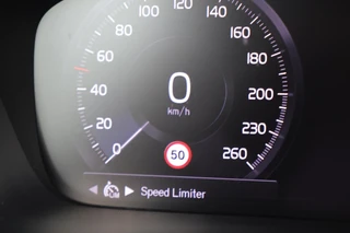 Volvo XC40 T5 Recharge Plus Dark | Stoelverwarming | Trekhaak | Parkeercamera | Leder | H/K | Pilot Assist | BLIS | Keyless / 35