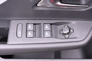 Opel Astra Electric 58 kWh Business Edition / 24