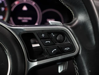 Porsche Cayenne Coupé 3.0 E-Hybrid Pano Achterasbesturing Krijtgrijs Luchtvering Softclose Stoelkoeling SOH 88,7% / 39