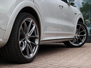 Porsche Cayenne Coupé 3.0 E-Hybrid Pano Achterasbesturing Krijtgrijs Luchtvering Softclose Stoelkoeling SOH 88,7% / 47