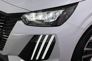 Peugeot 208 1.2 PureTech 100 Style / 28