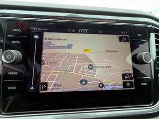 Volkswagen T-Roc 1.5 TSI Sport Business R-Line / Pano / ACC / Led / IQ Drive / Camera / Trekhaak . / 30