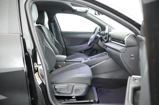 Volkswagen T-Roc 1.5 eTsi 150pk DSG R-Line First Edition Trekhaak Camera Keyless Stoelverwarming Virtual Cockpit Carplay / 14