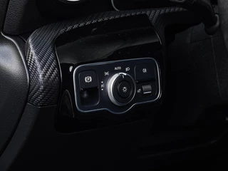 Mercedes-Benz A-klasse 180 d Launch Edition Widescreen Camera Apple CarPlay Android Auto Navigatie Stoelverwarming / 32