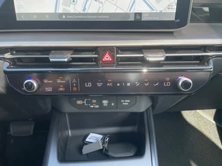 Kia Niro 1.6 GDi Hybrid DynamicPlusLine | Navigatie | Climate control | Elektrische bestuurders stoel | Schuif/kantel dak | Elektrische achterklep | DEMO / 20