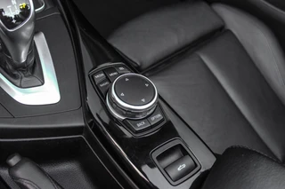 BMW 2-serie Cabrio 220i Sport | Origineel NL | Cruise control | Stoelverwarming | Xenon | Sportstoelen | HiFi audio | Navigatie Professional | Sportstuur | Chrome Line | Keyless entry / 30