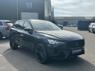 Volvo XC60 2.0 T6 Plug-in hybrid AWD Plus Black Edition LUCHTVERING | ELEK. TREKHAAK | STOEL + STOELVERWARMING | ACHTERBANK VERWARMD | HARMAN KARDON | RIJKLAAR | FABRIEKS GARANTIE T/M 7-2027 | PANO | / 12