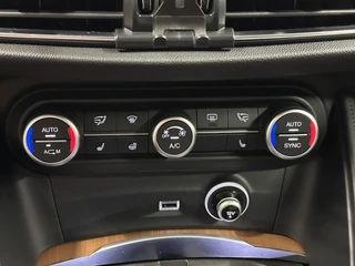Alfa Romeo Stelvio 2.0 T AWD TREKHAAK LEER NAVI CRUISE ECC. / 36
