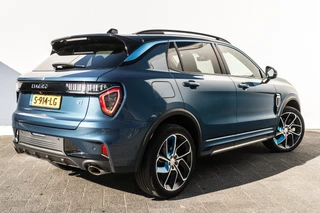 Lynk & Co 01 1.5 Plug-in Hybrid 262 Pk Panoramadak | 75 km Elektrisch | 360 Camera | Full Map Navi | NL Auto | 20 inch. LMV | 1e eigenaar / 7