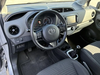 Toyota Yaris 1.0 VVT-i Aspiration 5-Deurs | Climate control | Camera | Navigatie | Cruise control | Elektrisch Pakket | Bluetooth telefoonvoorbereiding / 11