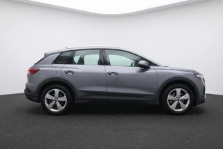 Audi Q4 e-tron 40 e-tron 204 PK l Adaptive Cruise / 4