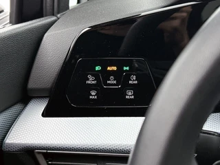 Volkswagen Golf 1.5 eTSI Black Line CAMERA | IQ Light + Grill | VIRTUAL / 28