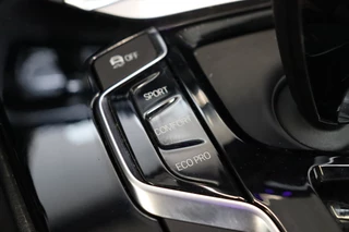 BMW X3 xDrive20i High Executive xLine Automaat  / Navigatiesysteem Professional / Panoramadak / Trekhaak / Leder / Parkeersensoren voor+achter / 19 Inch / Sportstoelen / LED / Stoelverwarming / Climate Control / 31