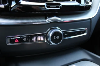 Volvo XC60 2.0 T6 Plug-in hybrid AWD Ultimate Black Edition  | Panoramadak | Head-up | H/K | Memory / 37