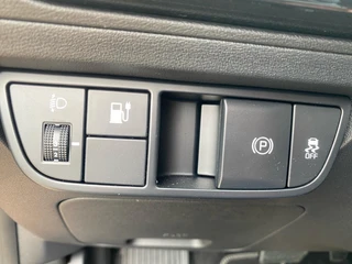 Kia EV6 Light Edition 63 kWh | VOORRAAD VOORDEEL NU €42.950,- | Direct leverbaar | Stoel+Stuur verwarming | Climate control | Navigatie | Parkeer camera achter | Parkeer sensoren voor en achter / 27