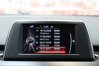 BMW 2 Series Active Tourer 218i Executive Automaat  / Trekhaak / Parkeersensoren / Stoelverwarming / Navigatie / Cruise Control / Bluetooth / Climate Control / LED / Sportstoelen / Multifunctioneel Stuurwiel / 17 Inch / 25