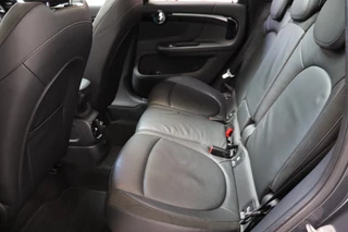 MINI Countryman John Cooper Works ALL4 Chili Automaat  / Navigatiesysteem Plus / Leder / Panoramadak / Harman Kardon / Stoelverwarming / Achteruitrijcamera / 19 Inch / Sportstoelen / Parkeersensoren voor+achter / Climate Control / Head-Up Display / 14