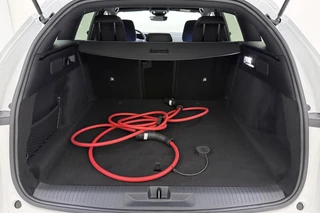 Opel Astra Electric 54 kWh Business Edition | 18" LM-Velgen | Black Pakket | Privat Glass | AGR Stoelen | Camera | Navigatie | Winter pakket | / 4