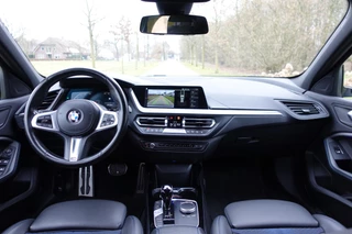 BMW 1 Serie 118i Business Edition M sport  | Camera | CarPlay | Stoelverwarming | Navi | / 26