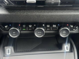 Citroen Ë-C4 Collection 156pk Extended range 54 kWh | Stoelverwarming | Comfort stoelen | Parkeercamera/-sensoren | Navigatie | Cruise Control | Cruise Control | DAB | Keyless Entry/Start | Full LED | Warmtepomp / 21