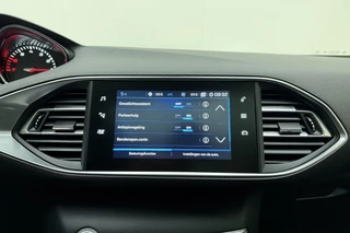 Peugeot 308 SW 1.2 PureTech Blue Lease Premium 130pk | Navigatie | Panoramadak | Climate Control | Trekhaak | Camera | Cruise Control | Parkeersensoren | Apple Carplay - Android Auto / 29